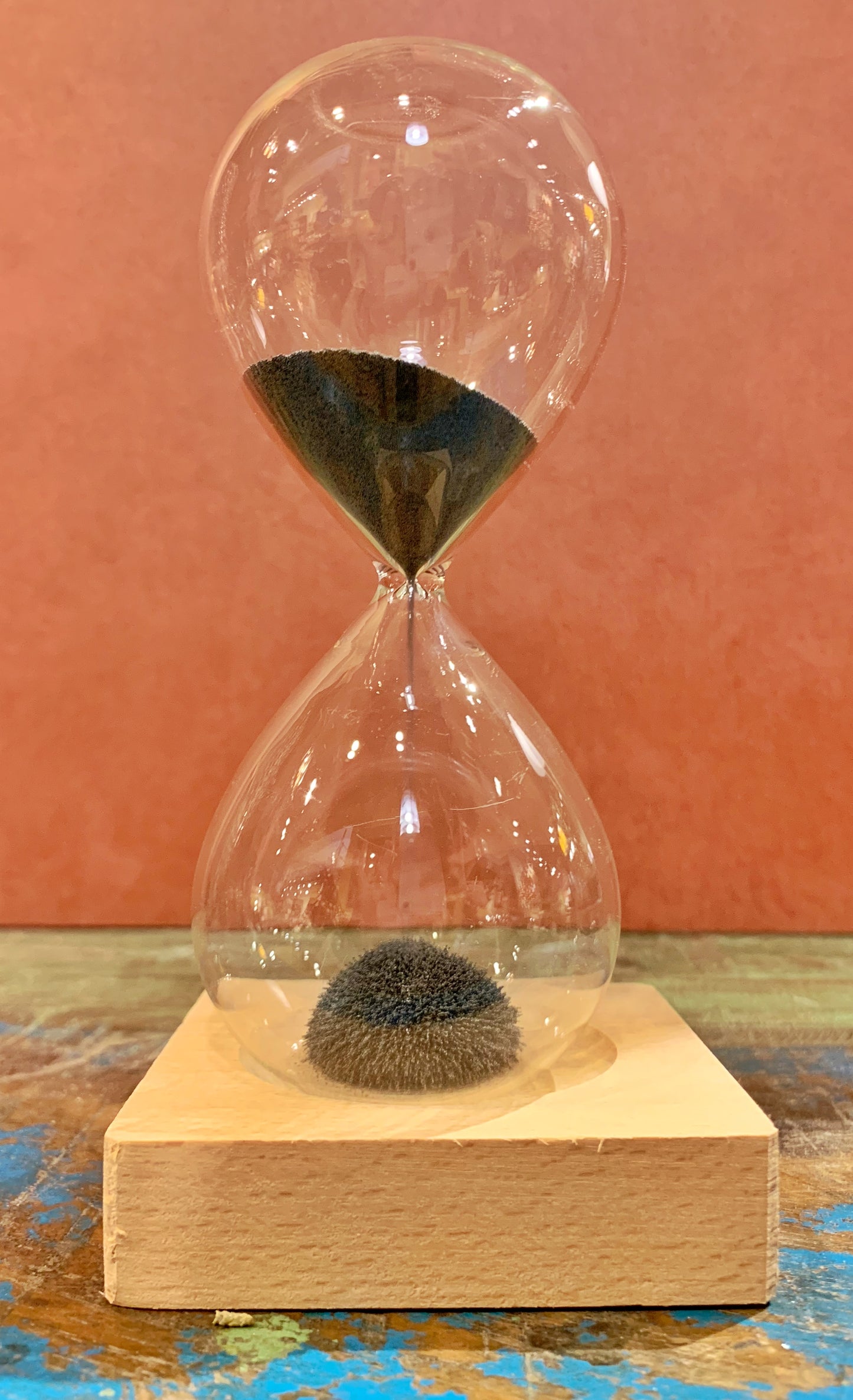 Magnetic Hourglass