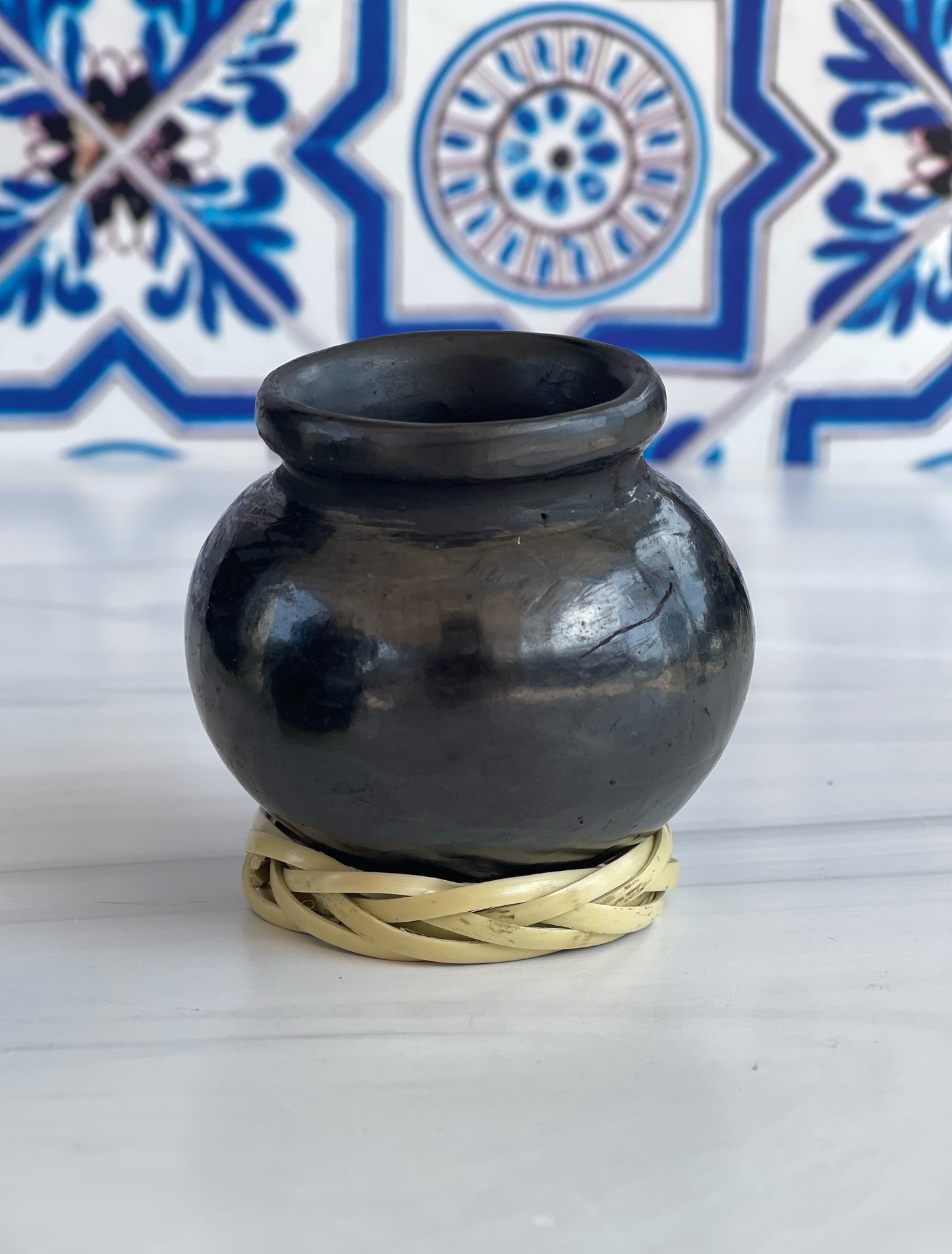 Black Pottery Round Pot